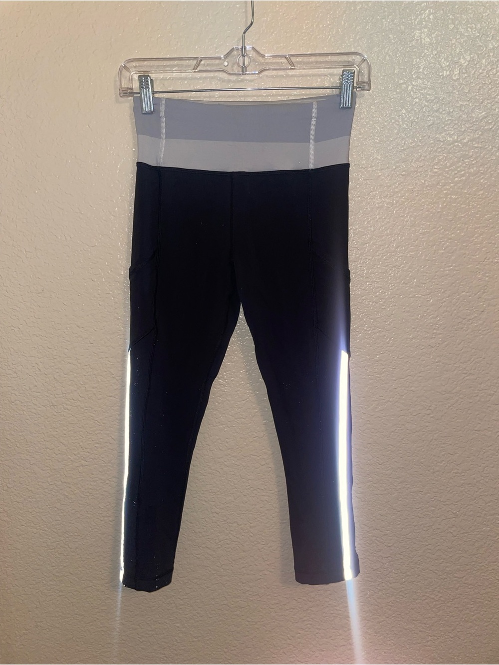 Lululemon Black Leggings with Light Gray Waistbandw sz 4